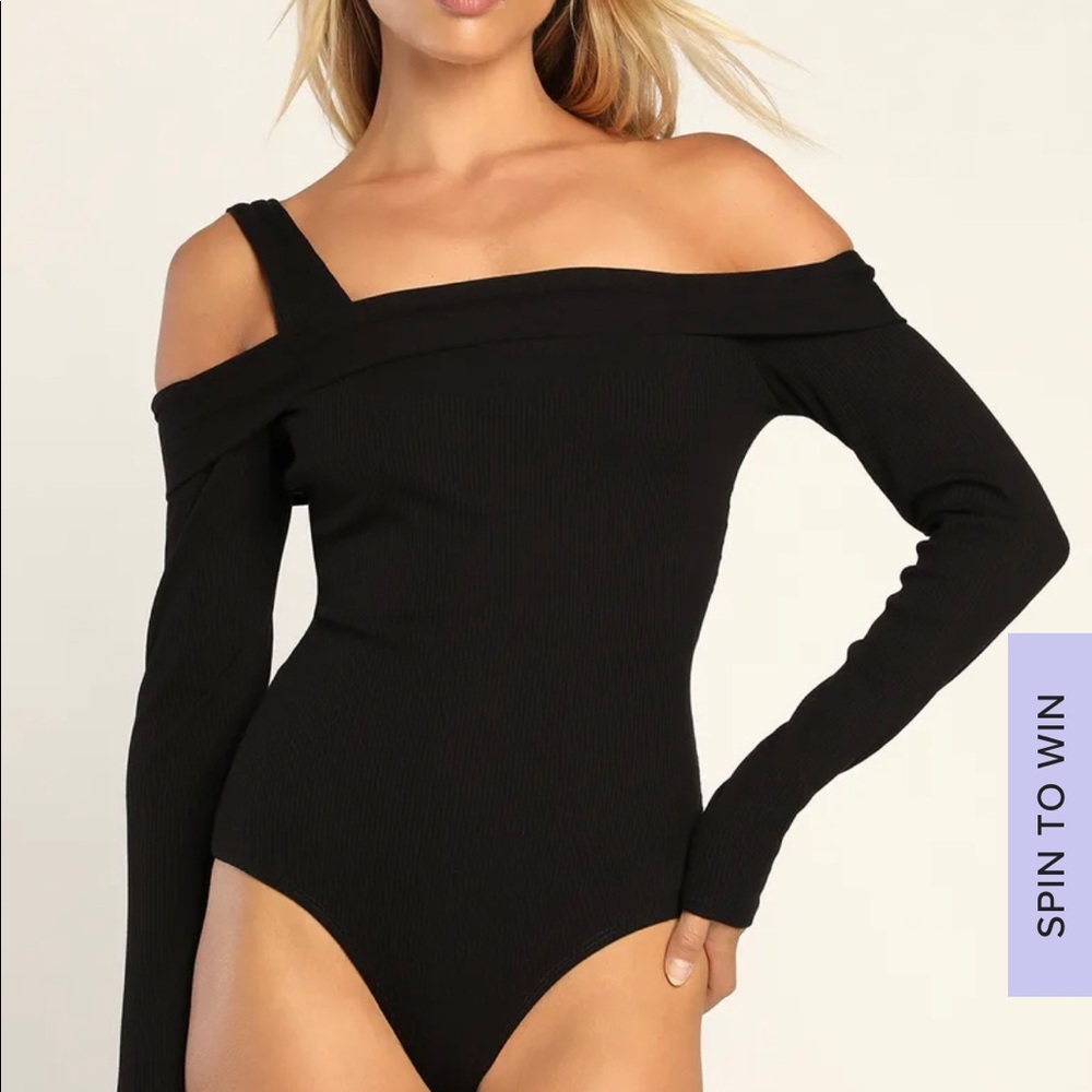 Black Ribbed Asymmetrical Long Sleeve Bodysuit med